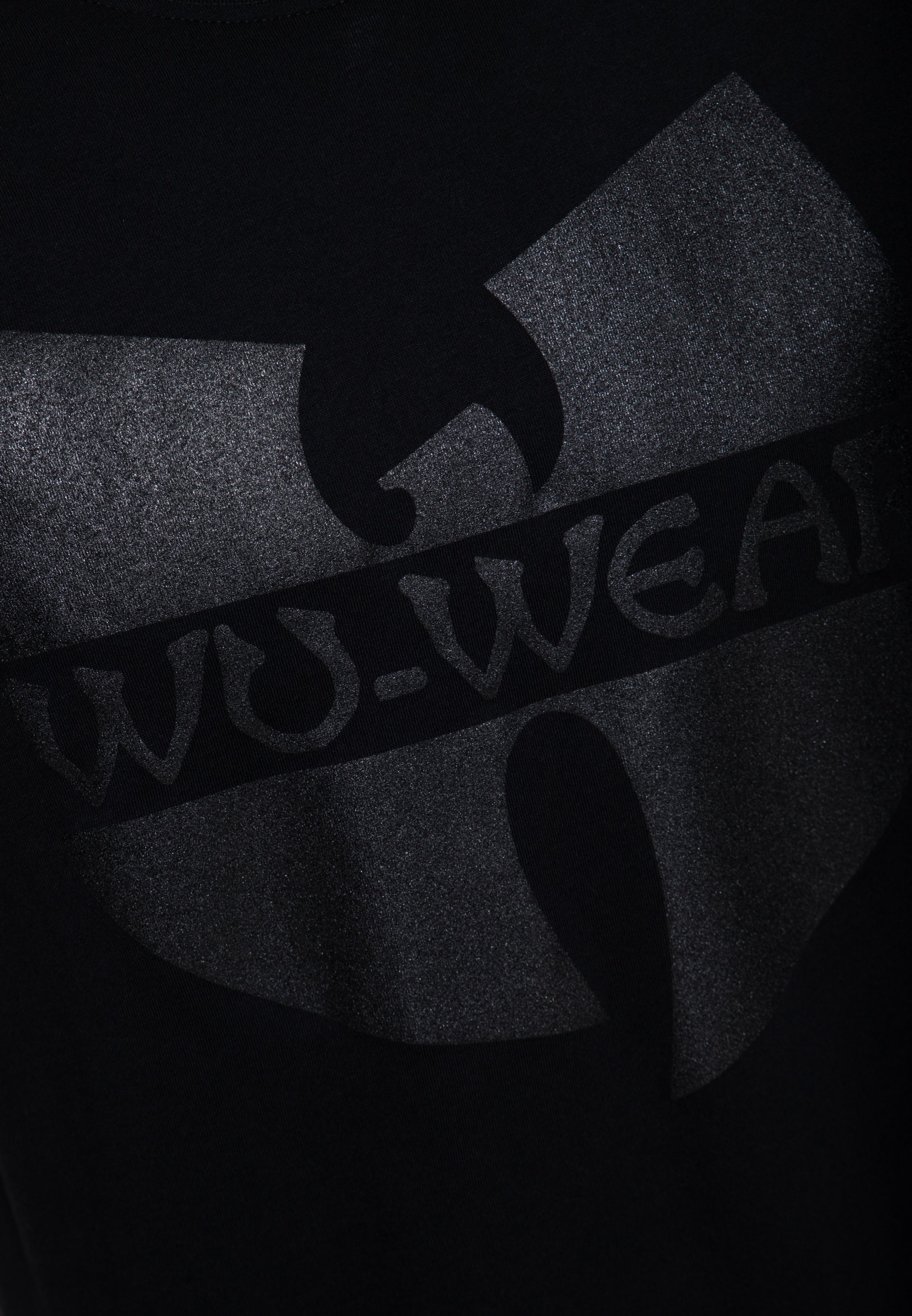 WuWear nan in Schwarz (Logo schwarz)
