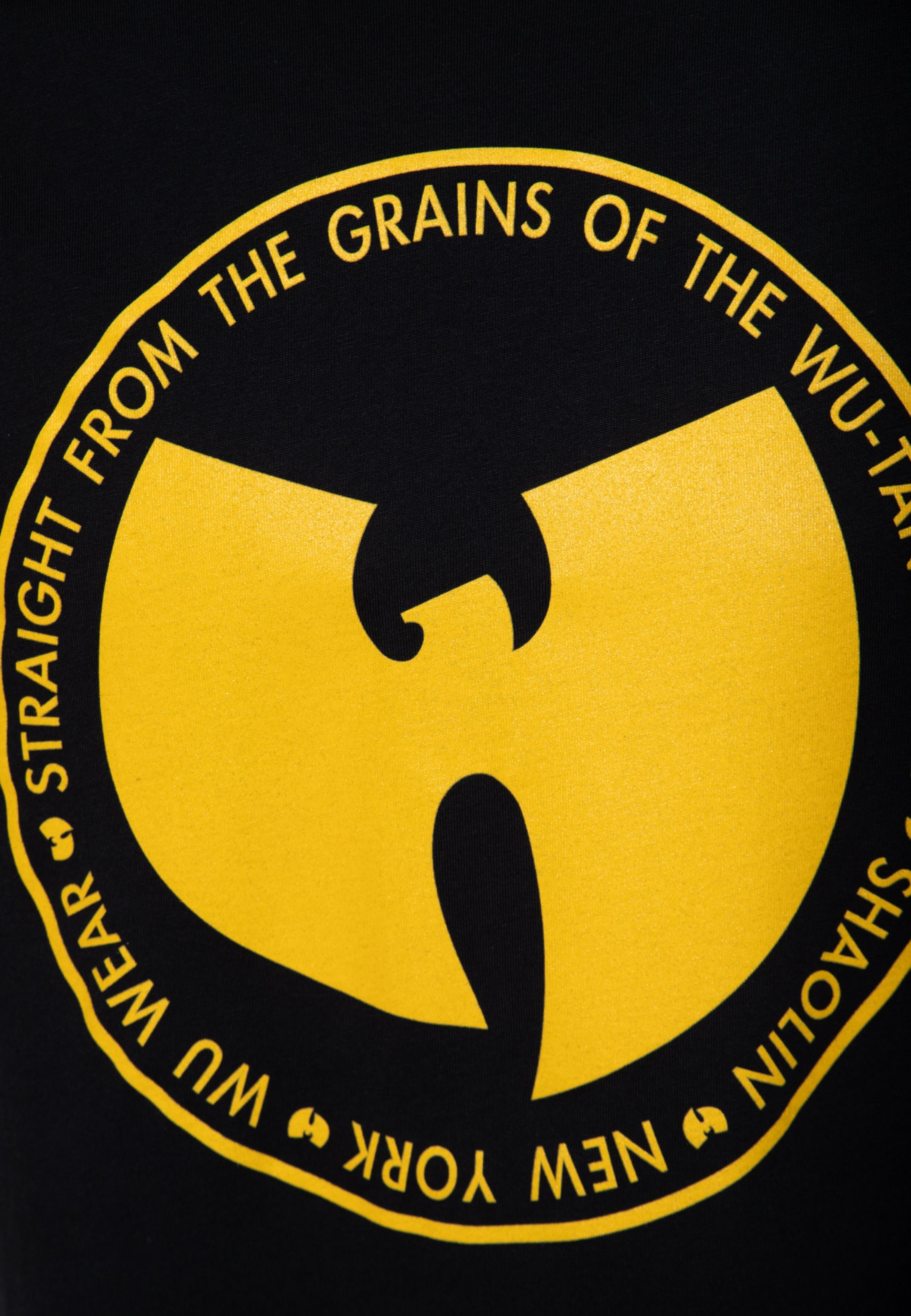 WuWear nan in Schwarz (Logo gelb)